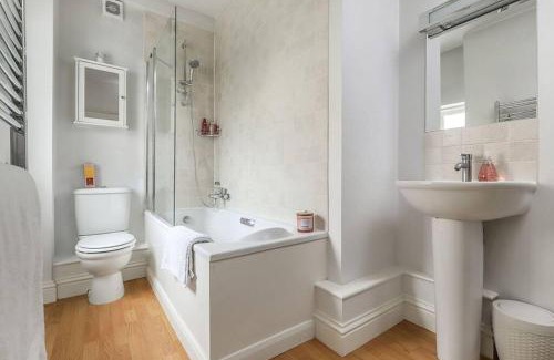 Winchester Apartment | No 2 The Old School House, Winchester