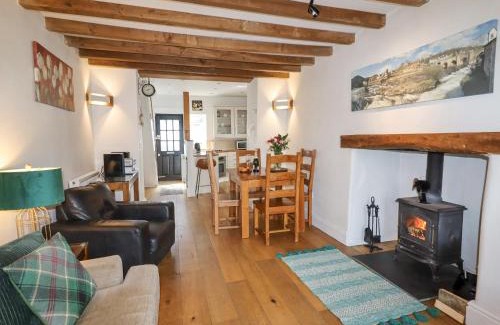 Llangollen House | No 9 On The Riverbank