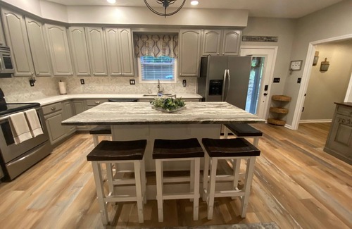 Dadeville House | "No Agenda Lake Martin" Beautifully remodeled 5 Bedroom Home on a No Wake Cove
