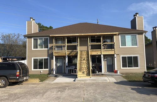 Huntsville Apartment | No chores!/6 guests/⬆️stairs/🦮🐈/WI-FI/alt pay for long stays