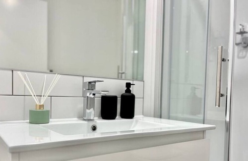 Hamilton North House | No cleaning fee - Brand New for you!