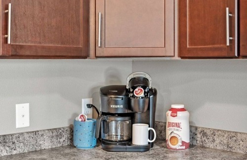 West Des Moines Apartment | No Stairs! Garage Included! Ton's of Extras!