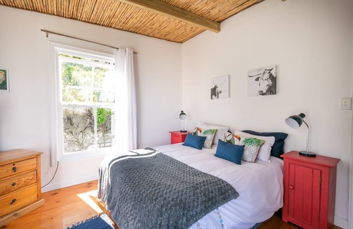 Noordhoek House | Noordhoek Beach Cottage - Relax in nature with unbelievable views !
