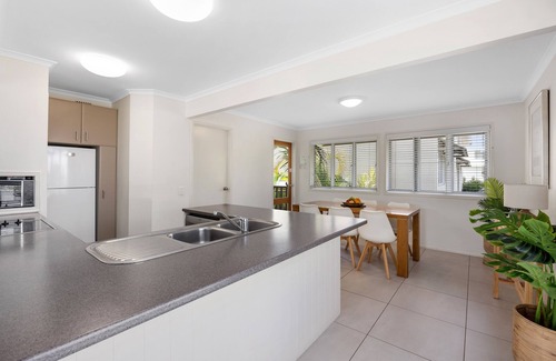 Noosaville Apartment | Noosa Outrigger Beach Resort