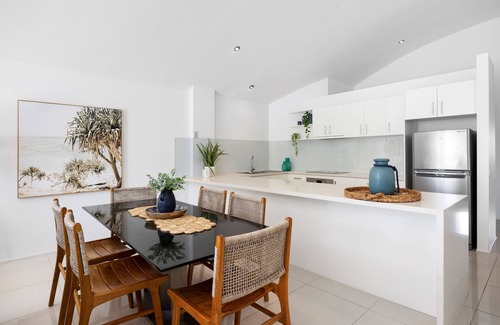 Noosaville Apartment | Noosa Outrigger Beach Resort
