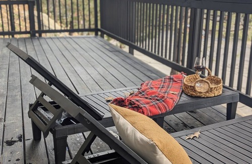 Running Springs House | Nordic Holiday Home - Hot Tub, Sledding Hill, Included EV/Tesla Charger, Pets ok