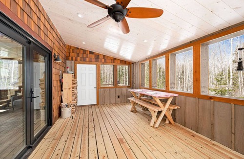 Grand Marais Cabin | Norse Hus: Secluded Cabin on the Gunflint Trail