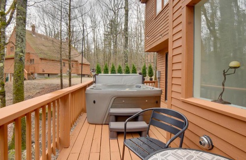 North Conway House | North Conway Townhome with Private Hot Tub and Deck!