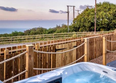 Hele Apartment | North Devon Resort One bedroom sea view hot tub Residence
