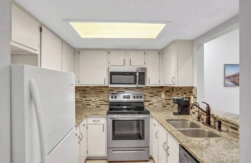 Golden Glades - The Woods House | North East Florida Retreat