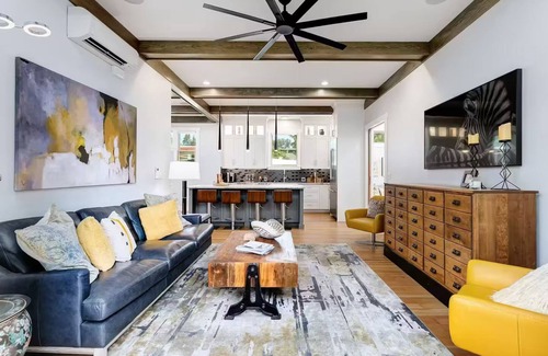 North End House | North End 5-BR Steps to Hyde Park & Downtown