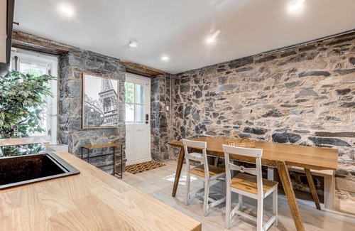 Vieux-Quebec-Cap-Blanc-colline Parlementaire Apartment | North House - Beautiful Vieux 2 Bedroom Apt