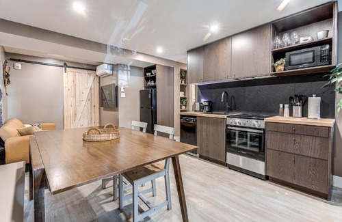 Vieux-Quebec-Cap-Blanc-colline Parlementaire Apartment | North House - Beautiful Vieux 2 Bedroom Apt