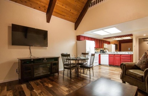 Incline Village Resort | North Lake Villa's Sleep 8 Private Jacuzzi In Loft