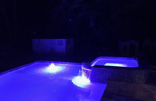 Palm River Estates House | North Naples Spacious Home 3500 SqFt W/Hot Tub & Heated Pool, 8 Beds, Sleeps 12