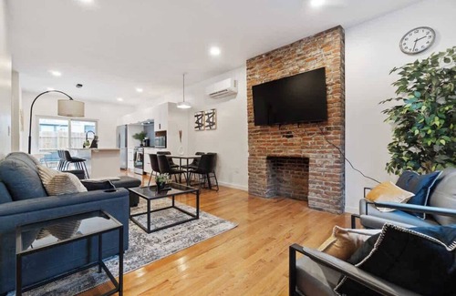 Central Northside House | North Shore 3 Bed 2 and a Half Bath - House Private Yard Duplex