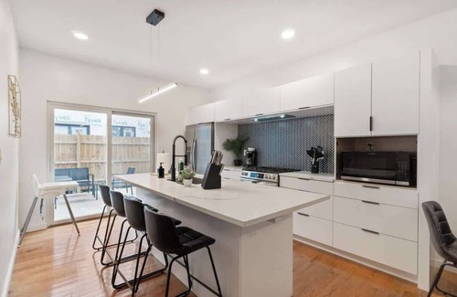 Central Northside House | North Shore 3 Bed 2 and a Half Bath - House Private Yard Duplex