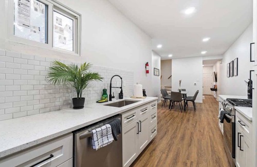 Central Northside House | North Shore 3 Bedroom Home w/Back Yard