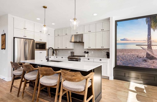 St. George House | North Shore Villa: Desert Color Lagoon + Beaches