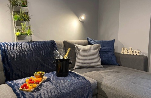 Flint Apartment | North Wales Gathering-9 Bedroom-10 bathroom-EV Charger