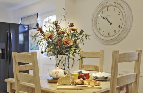 Southwold House | Northcliffe, Premier position Southwold Seafront, five star home, sleeps 14