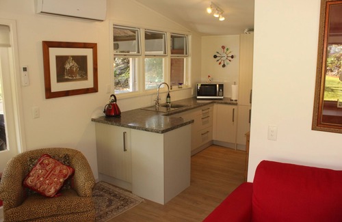 Kerikeri Cottage | Northern Lodge - cottage in a quiet rural setting, lush tropical gardens