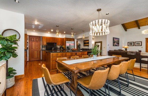 Truckee Ski Chalet | Northstar 5 Bedroom, Minutes to Ski, Private Spa, Golf & Viewsn