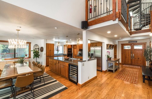 Truckee Ski Chalet | Northstar 5 Bedroom, Minutes to Ski, Private Spa, Golf & Viewsn