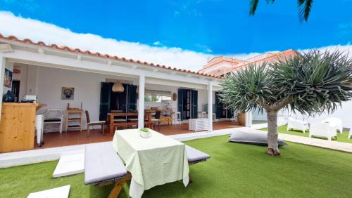 Porto Santo House | Nossa Casa by Casas dos Lebre