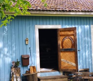 Varkaus Apartment | Nostalgista majoittumista Taiteilijatalo Taideniityn Auringossa tai Niityssä