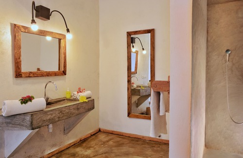 Ambondrona Hotel | Nosy Lodge