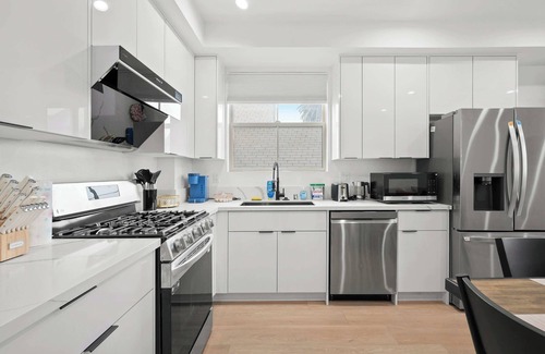 Pico-Union Apartment | Not affected by the fire/Stunning 5BR 5BA Luxury Villa Elegant Design Prime Loca
