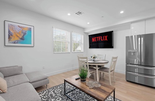 Pico-Union Apartment | Not affected by the fire/Modern 5BR Home with Full Amenities & Parking #2