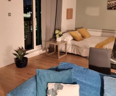 Vauxhall House | Notting Hill Gate Room