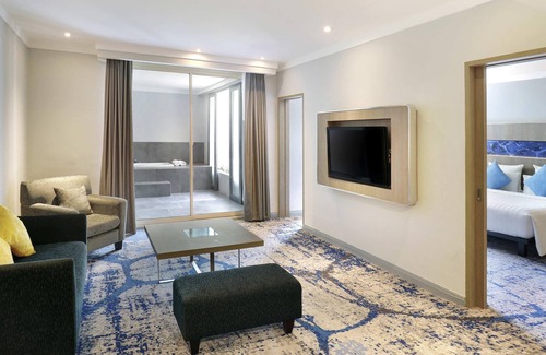Old Jakarta Hotel | Novotel Jakarta Mangga Dua Square Hotel