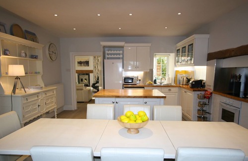 Bishops Castle Other | NOW AVAILABLE 2 to 12 October and 3 Nov to 18 Dec LUXURY & PEACE book now!