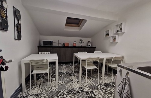 Saint-Laurent-sur-Saone Apartment | Nuit Tendance à Mâcon 4