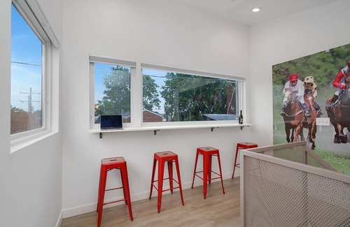 East Market District House | NULU-Fire Pit-Hot Tub-BBQ-King Bed-Fast Wifi