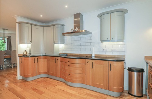 Marybank Cottage | NUMBER 11, family friendly, with hot tub in Beauly