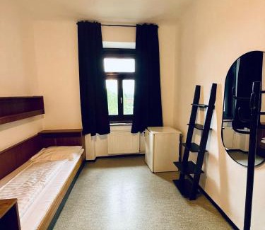 Gries Hotel | NUMBR25 - self service & low budget Hotel
