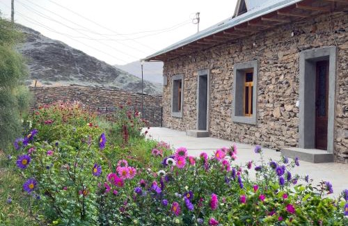 Uzbekistan House | Nur Homestay in Nurata Mountains