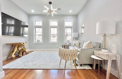 Mott Haven House | NYC Paradise near metro with 3 baths - parking - laundry