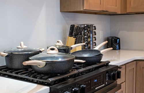 McGinley Square House | NYC Traveler's Dream: 3BR Designer Home with Quick PATH Access to Manhattan!