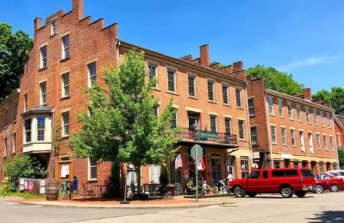 Coshocton Apartment | Nye's Place in Heart of Historic Roscoe Village