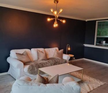 Leirvik Apartment | Nyoppusset leilighet nær Aker og sentrum