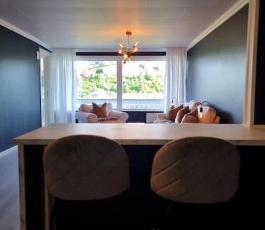 Leirvik Apartment | Nyoppusset leilighet nær Aker og sentrum