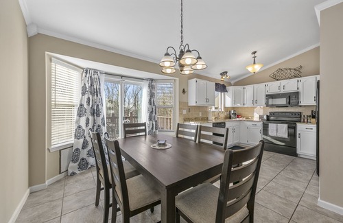 O'Fallon House | O'Fallon Edge Oasis- 4bd/3bt, Wooded Backyard, Office, Great Family Getaway