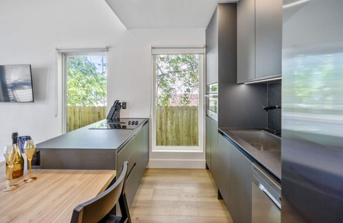Greater East End Apartment | O'Four Lofts North, Luxury Cabin Retreat