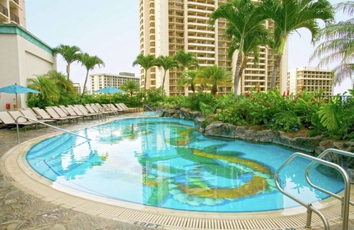 Waikiki Villa | Oahu Resort 2 Bedroom Villa Sleeps 6