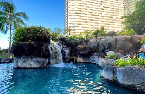 Waikiki Villa | Oahu Resort 2 Bedroom Villa Sleeps 6